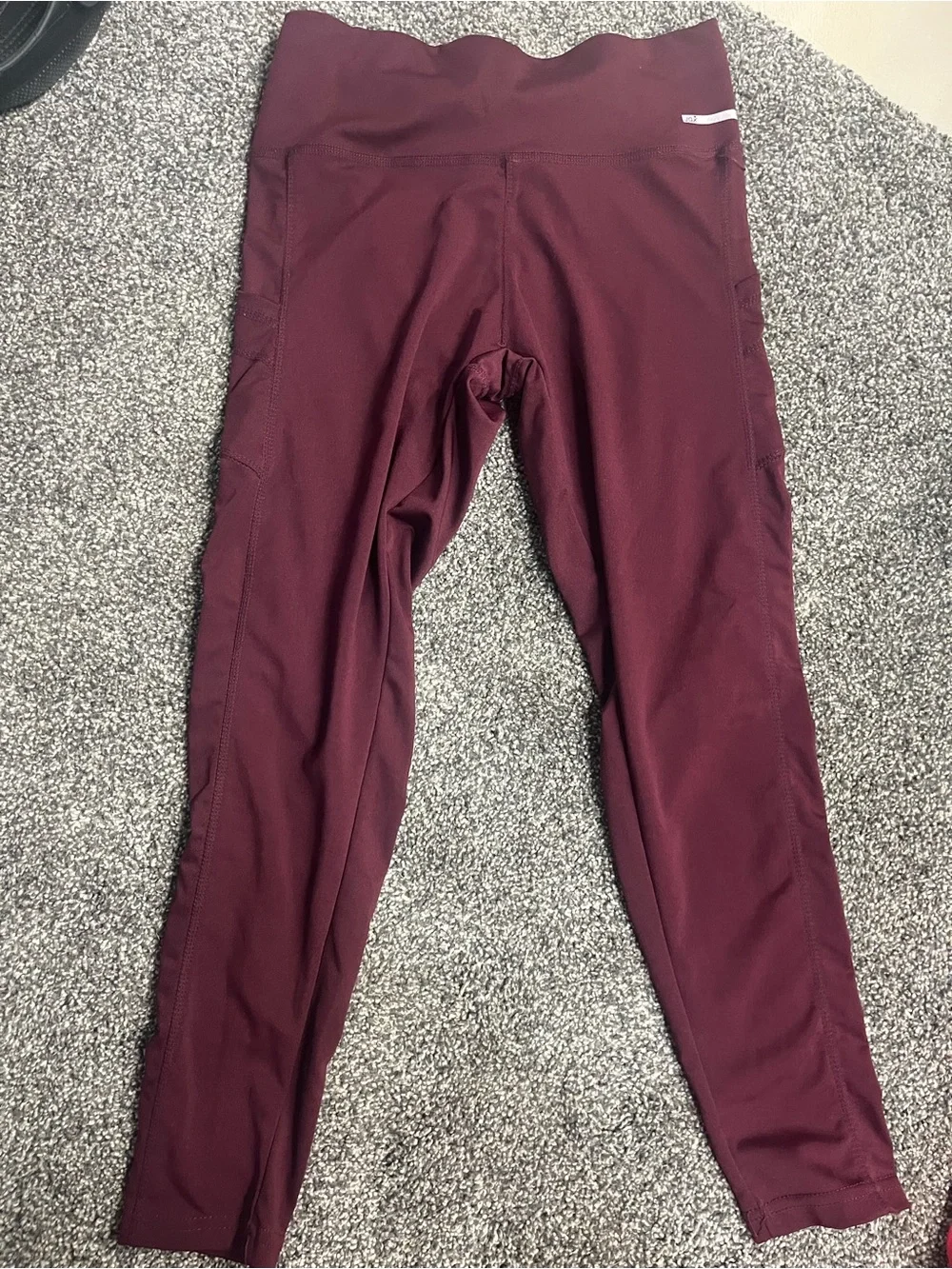 Nylon athletic leggings with pockets